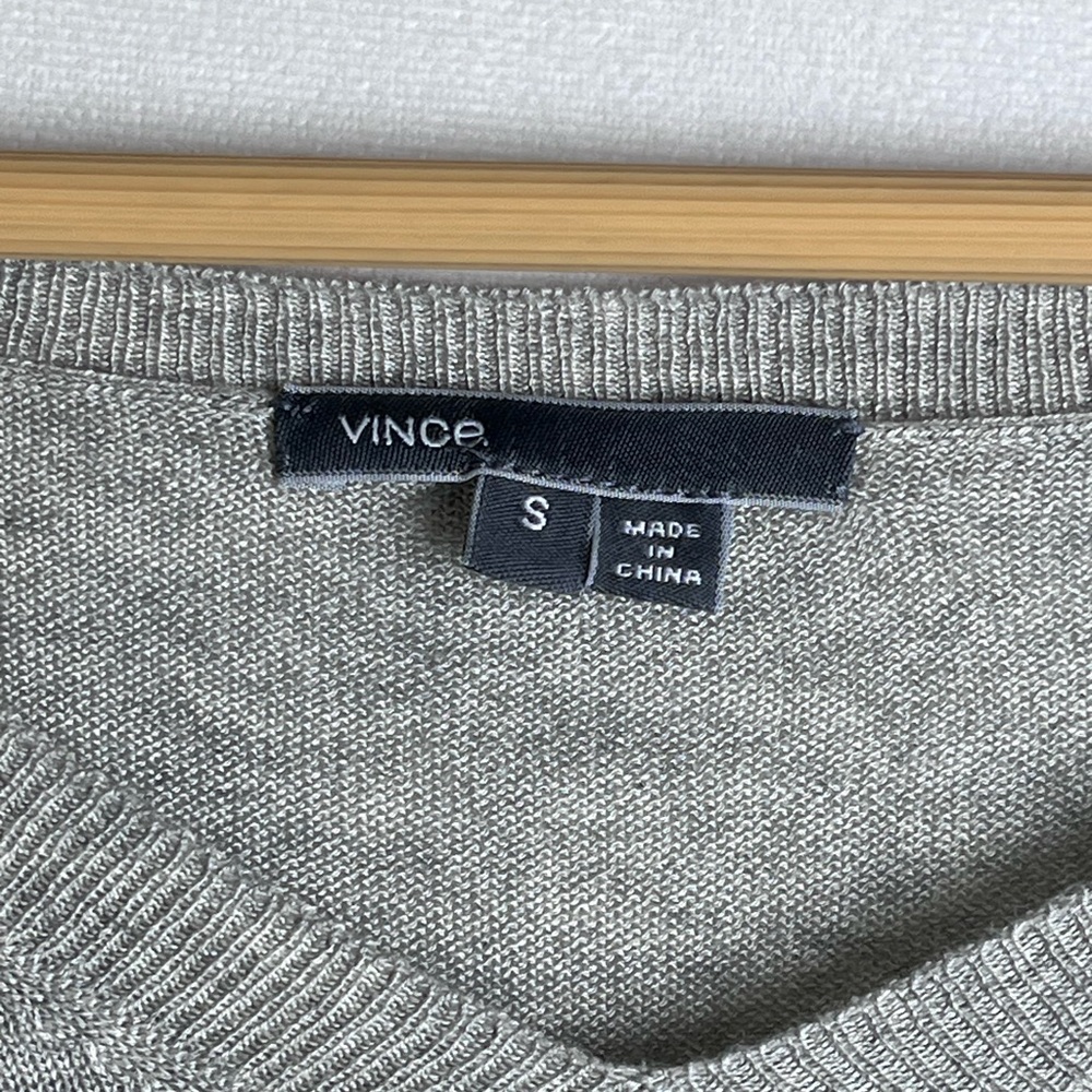 Vince Women’s Silk Cashmere V-Neck Sweater Light Gray Sz S Minimalist Quiet Lux - Picture 3 of 5